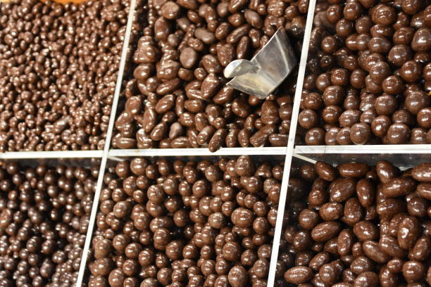 istock Selling chocolatesin the store 666115982
