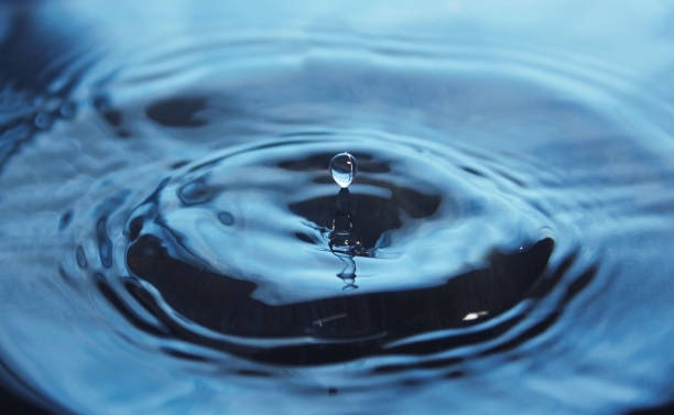 istock Beautiful splash of water drop on water surface 666125914