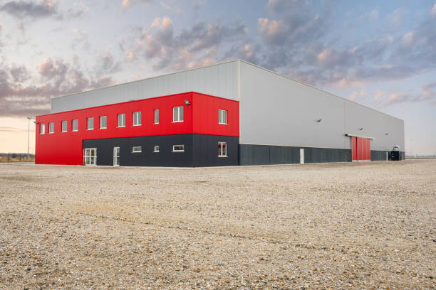 istock Industrial and commercial hall 666129386