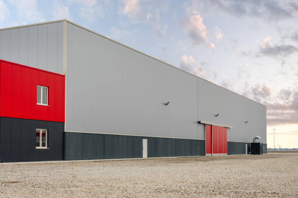 istock Industrial and commercial hall 666135118