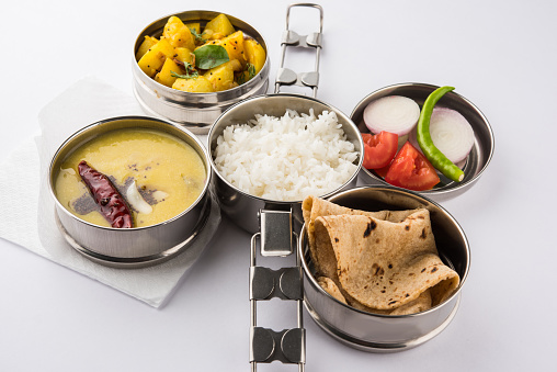 Kantor Vegetarian India Atau Kotak Makan Siang Sekolah Atau Tiffin kantor-vegetarian-india-atau-kotak-makan-siang-sekolah-atau-tiffin