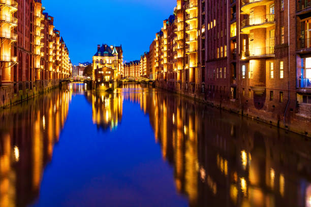 istock View of Wandrahmsfleet at night, Hamburg, Germany 666229748