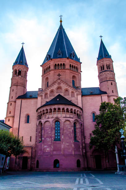 istock view of the St. Martin's Cathedral in Mainz 666283624