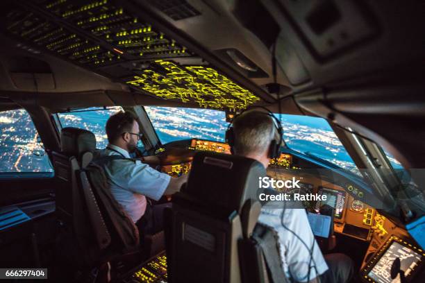 Flightdeck Ansicht Stockfoto und mehr Bilder von Flughafen von Dallas - Flughafen von Dallas, Fluglotse, Passagierflugzeug
