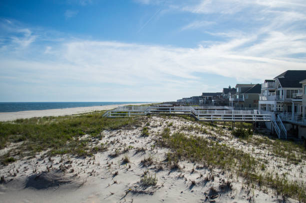 Beach Houses – Summer in the Hamptons, New York City, USA A summery day out at a beach in the Hamptons. the hamptons stock pictures, royalty-free photos & images