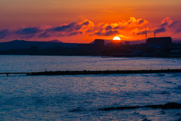 istock Beautiful colorful sunset 666346124