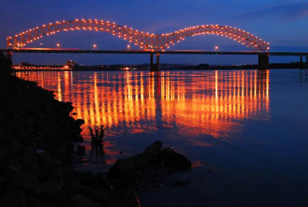 The Henando De Soto Brioge spans the Mississippi, linking Memphis Tennessee to Arkansas