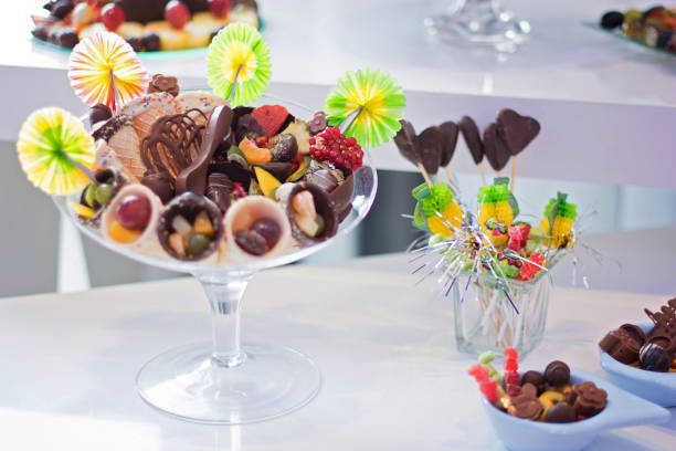 istock Fruit bouquet with chocolate frosting, gift for you 666361354
