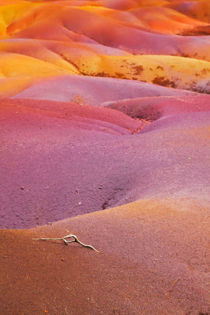 7色の地球、モーリシャス、モーリシャス南西部のシャマレルの色の大地砂丘の壮大な景色 - earths ストックフォトと画像