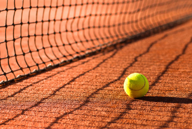 tennis  - tennis court tennis ball racket stock-fotos und bilder