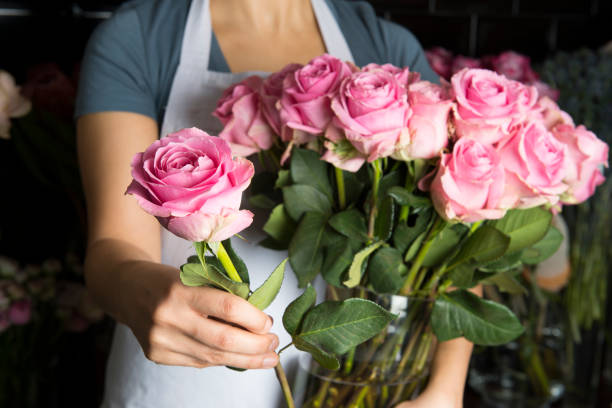 istock Florist Woman 666388120