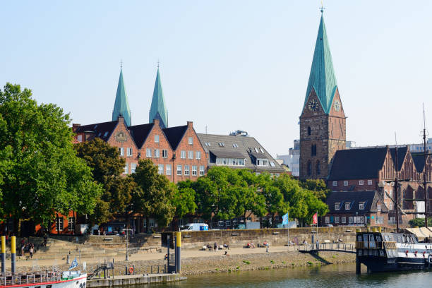 istock Old town of Bremen on Weser river, Germany 666392500