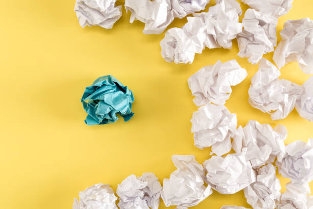 istock Crumpled paper balls 666394108