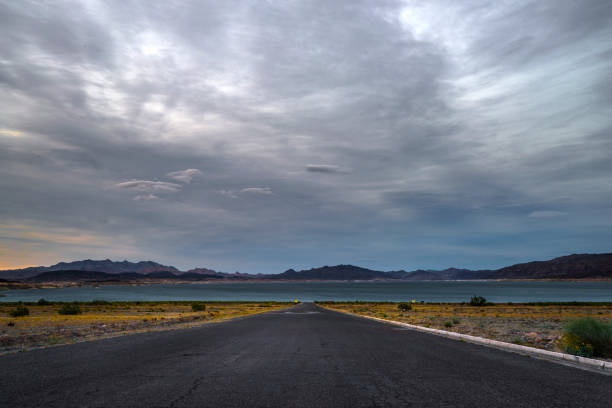 istock Road to Lakeshore 666499472