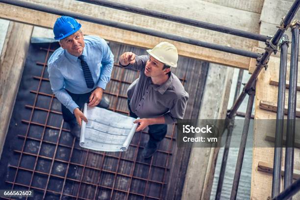 Constructing Problem Solving Problem On A Construction Site Stock Photo - Download Image Now ...