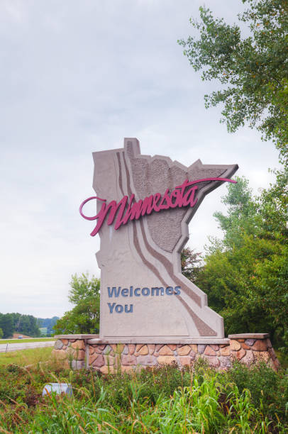 istock Minnesota welcomes you sign 666583054