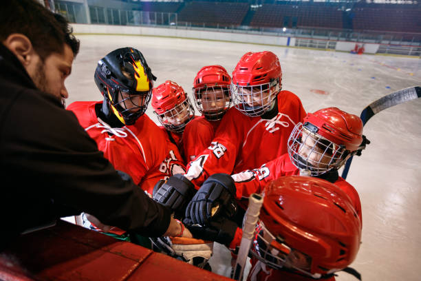 hockey team strong teamwork for win - youth league imagens e fotografias de stock