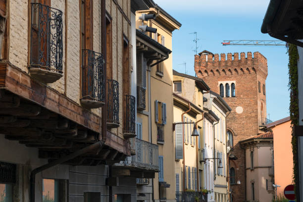 монца (италия): исторические здания - monza стоковые фото и изображения