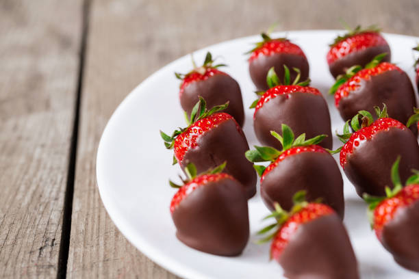 istock strawberries dipped in chocolate sauce 666620892