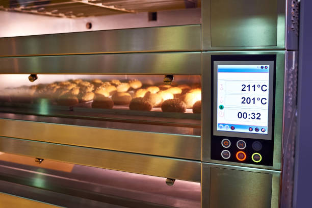 ekran lcd piekarnika z chlebem w piekarni - industrial equipment automated business push button zdjęcia i obrazy z banku zdjęć