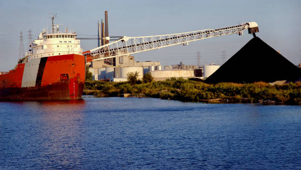 coal ship unloading - coal crane transportation cargo container imagens e fotografias de stock