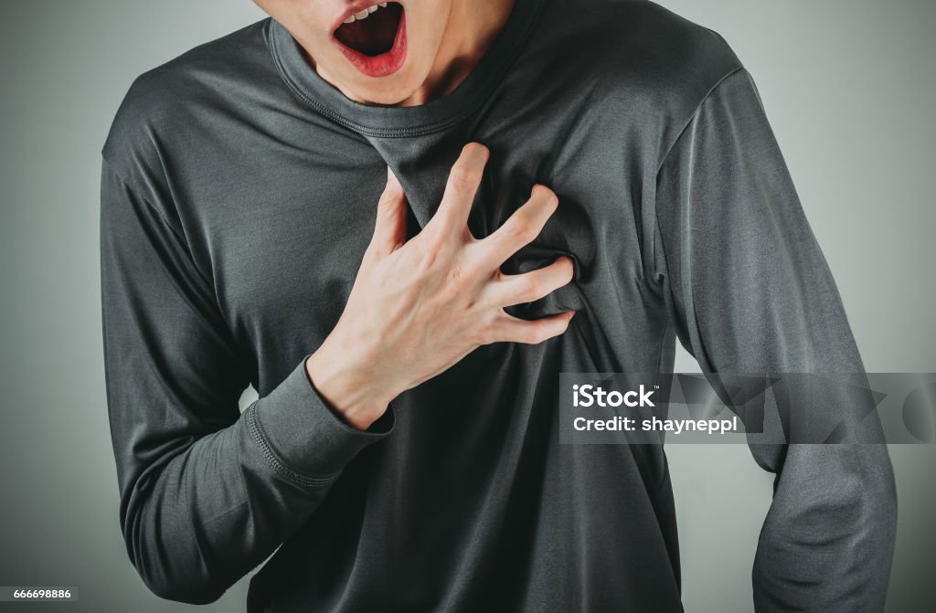 hombre ataque al corazón - Foto de stock de Accidentes y desastres libre de derechos