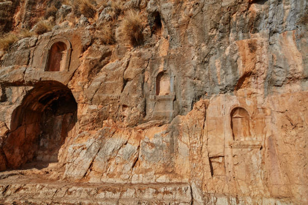 ruinas de cesarea de filipo en el golan, israel - cherchell fotografías e imágenes de stock