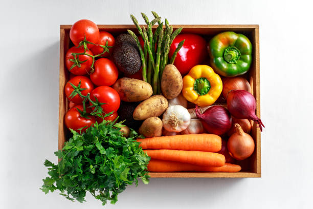 fresh vegetables in wooden box on white wooden background - wood chip fotos imagens e fotografias de stock