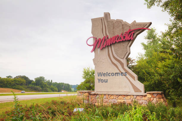 istock Minnesota welcomes you sign 666754410