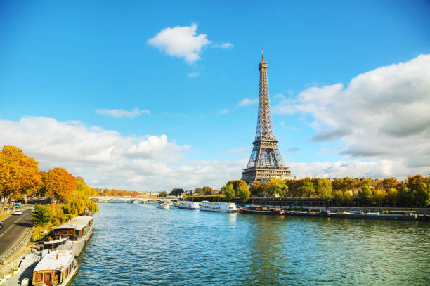 istock Cityscape of Paris with the Eiffel tower 666770164
