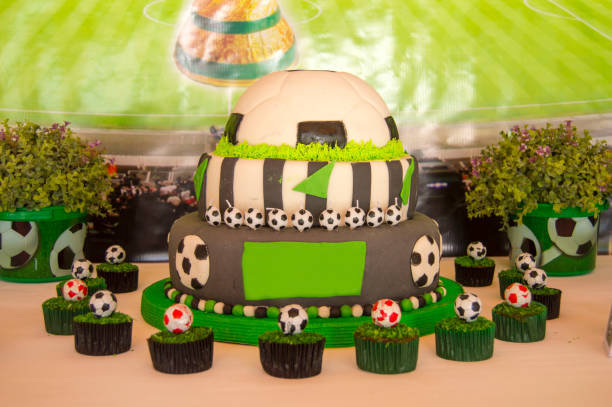 istock Score football Cake 666789546
