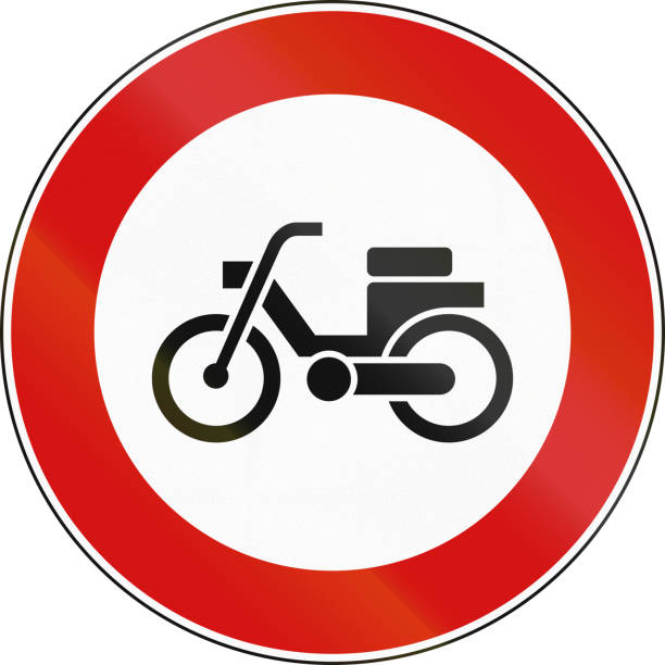 istock Road sign used in Italy - mopeds 666811768