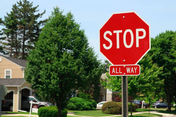stop traffic sign  on country road - 2586 imagens e fotografias de stock