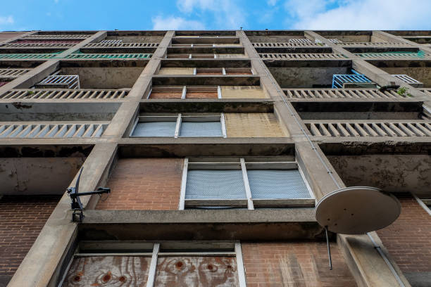 istock Old abandoned park hill flats 666935326