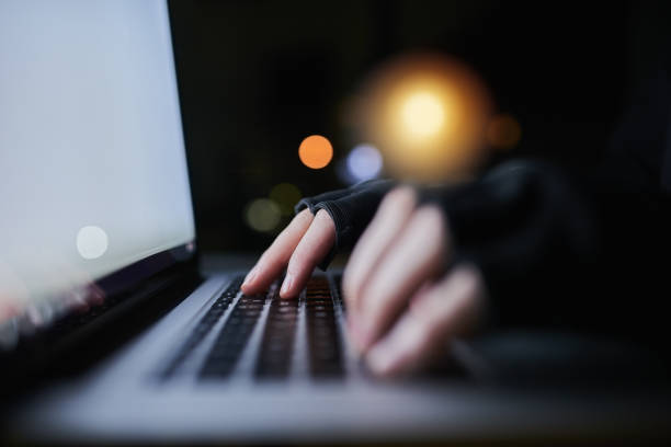 be careful what you share online - computer hacker computer crime computer thief imagens e fotografias de stock