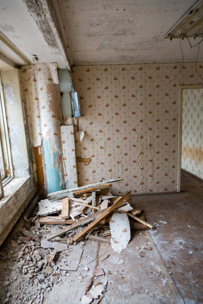 istock Room in a ruined house 666963964