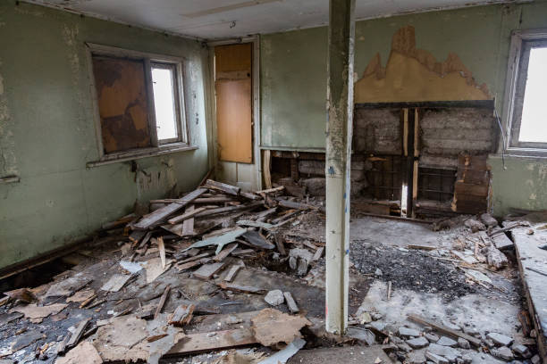 istock Room in a ruined house 666963972