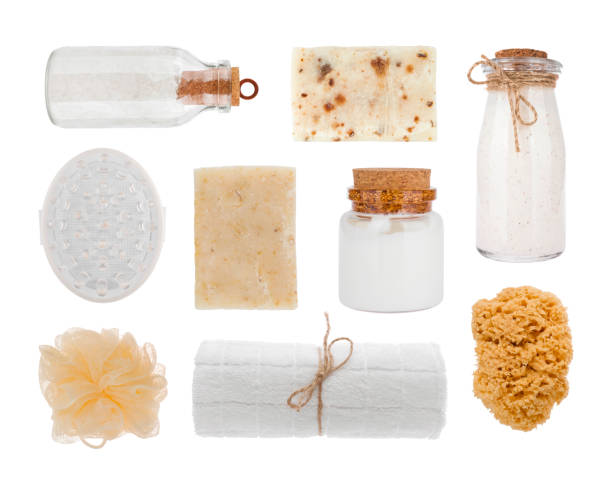 collage di oggetti di prodotto cosmetici isolati su sfondo bianco - merchandise luxury still life spa treatment foto e immagini stock
