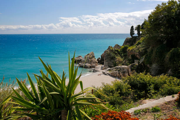 spiaggia di carabeillo a nerja, costa del sol, spagna - nerja foto e immagini stock