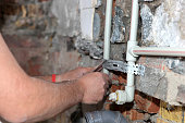 klempner-arbeiten-an-rohren.jpg?b=1&s=170x170&k=20&c=Eof8RWPMv8UeIwwBCROmJlay40RsSPXcHRqLgJoii2s=