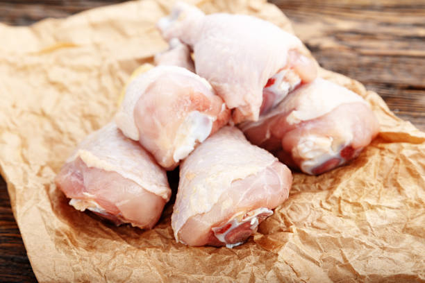 istock Chicken legs on craft paper 667218488
