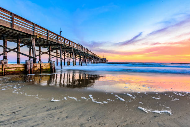 ein weiterer newport beach sunset - orange county california beach stock-fotos und bilder