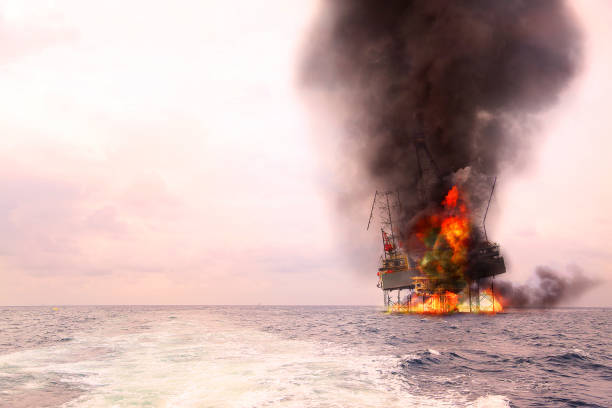 Offshore oil and rig construction damaged because worst case or fire case which can't control situation. Oil spill into the sea because incorrect of operation and accident in job out of safety rule. construcción costa afuera del aceite y plataforma dañada porque peor caso o caso que no puede controlar la situación de incendio. derrame de petróleo en el mar porque incorrecto de operación y accidentes en el trabajo de regla de seguridad.