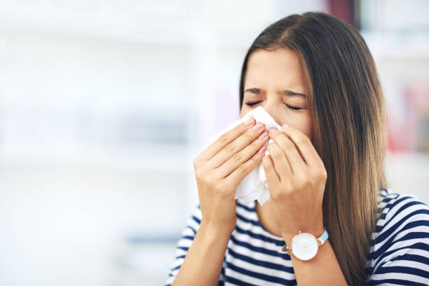 그것은 올해 다시 그 시간 이다 - allergy sneezing cold and flu flu virus 뉴스 사진 이미지