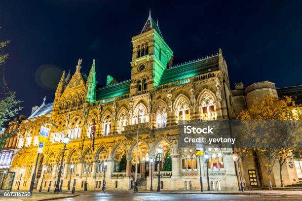 Arquitectura Gótica Del Edificio Northampton Guildhall Inglaterra Foto de stock y más banco de imágenes de Northampton