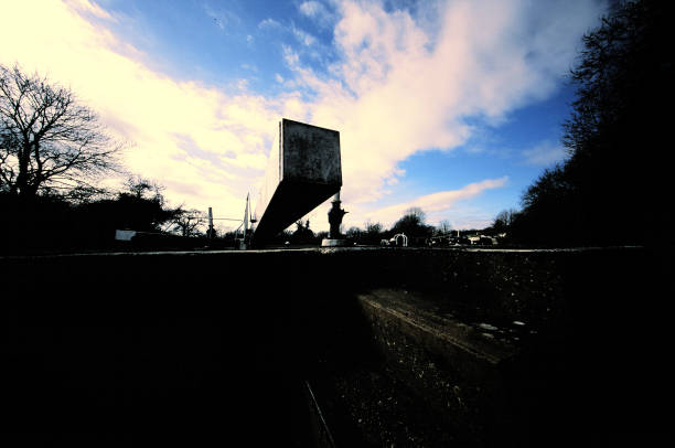 canal de - warwickshire narrow nautical vessel barge - fotografias e filmes do acervo