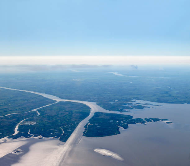 veduta aerea del rio de la plata (fiume d'argento in inglese). argentina. - rio de la plata foto e immagini stock