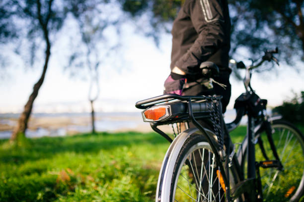bici elettrica - bicicletta elettrica foto e immagini stock