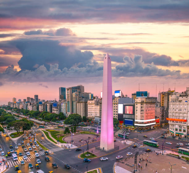 アルゼンチン ブエノスアイレス ダウンタウン ラッシュアワー サンセット - obelisco ストックフォトと画像