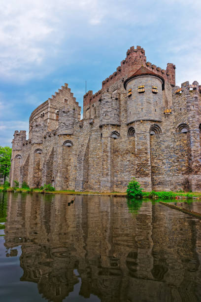 gravensteen towers and leie river in ghent in east flanders - castle gravensteen imagens e fotografias de stock